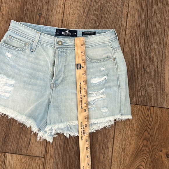 Hollister Distressed Mom high rise Button fly Denim Shorts juniors Size 7 - Picture 6 of 6